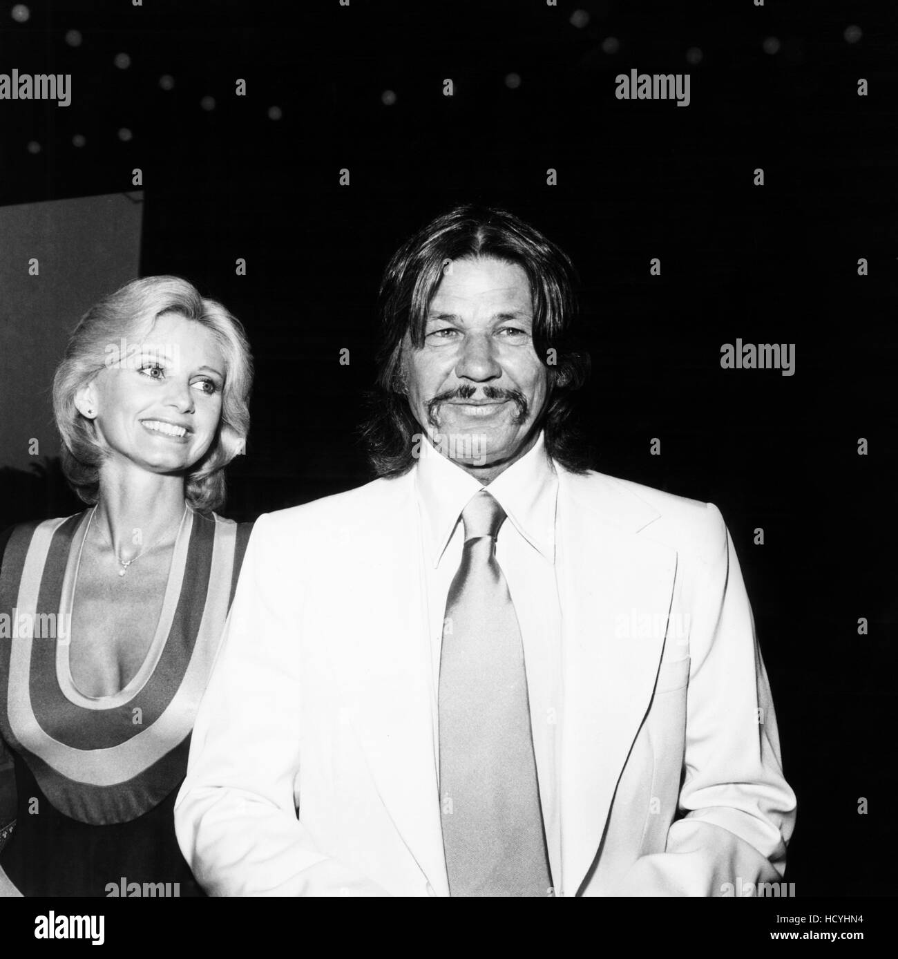 Charles Bronson et épouse Jill Ireland (à gauche), fin des années 70 Photo  Stock - Alamy