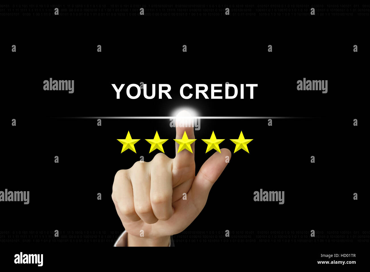 La main d'affaires en cliquant sur votre crédit avec cinq étoiles sur l'écran Banque D'Images