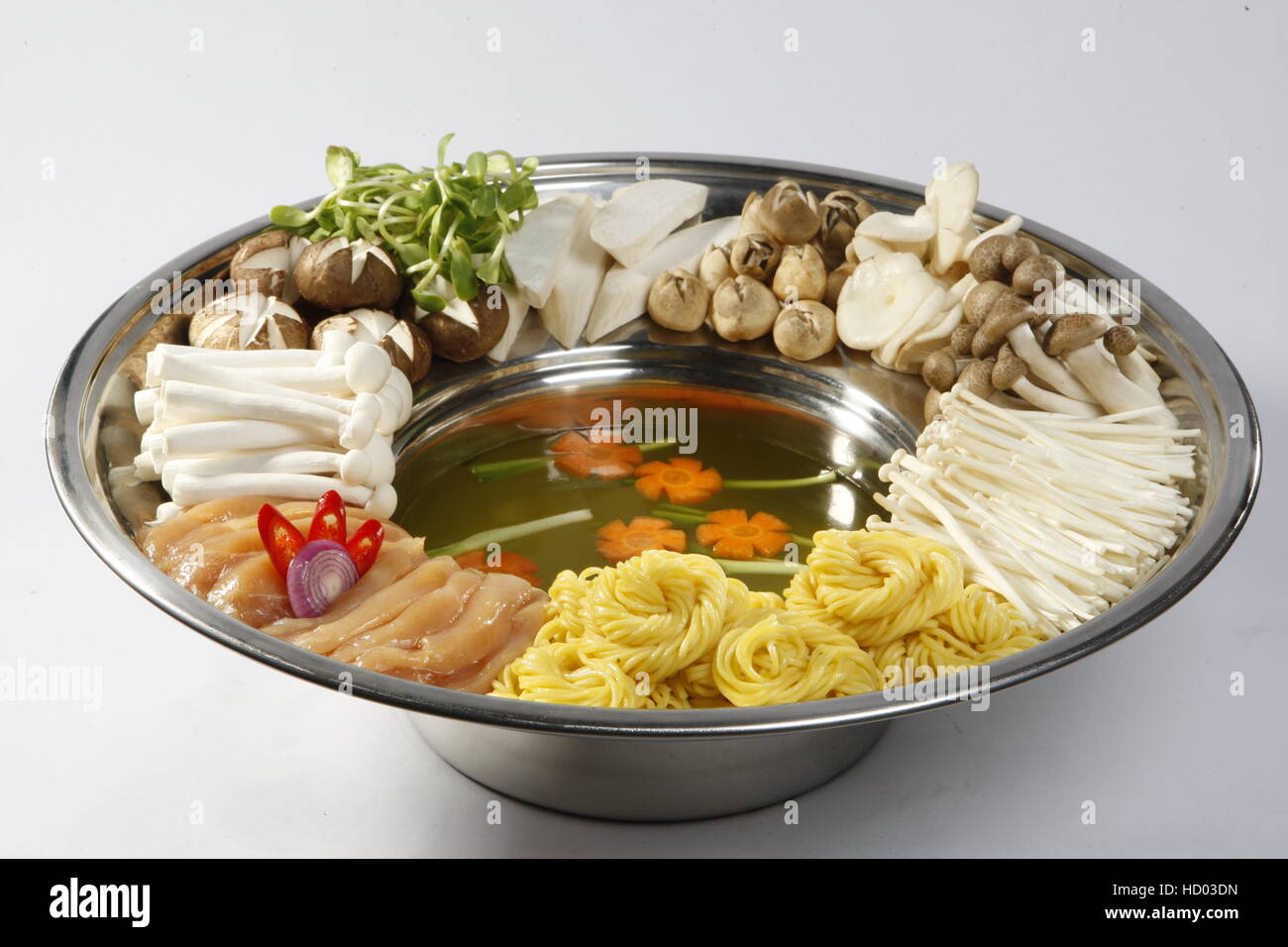 Hot pot avec champignons Banque D'Images