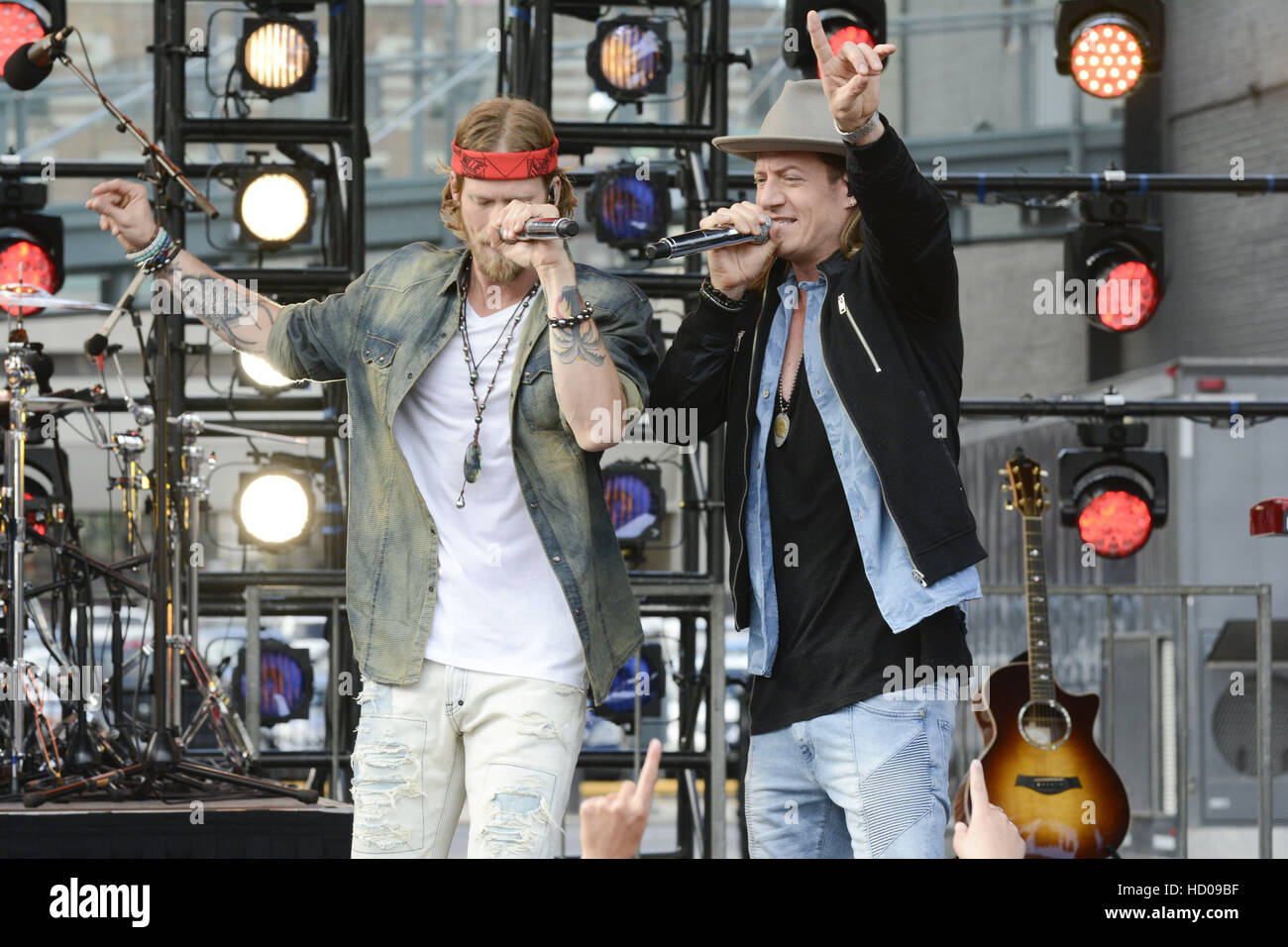 Floride Géorgie Ligne de la performance et de l'entrevue lors de la première de CTV est votre matinée. Avec : Brian Kelley, Tyler Hubbard Où : Toronto, Canada Quand : 22 août 2016 Banque D'Images