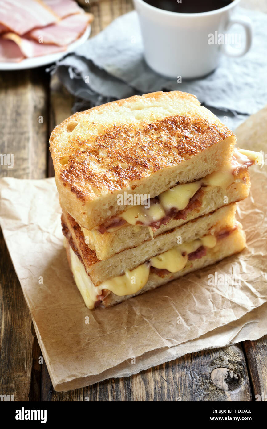 Pain Perdu Sandwich Au Fromage Pour Le Petit Dejeuner Banque D