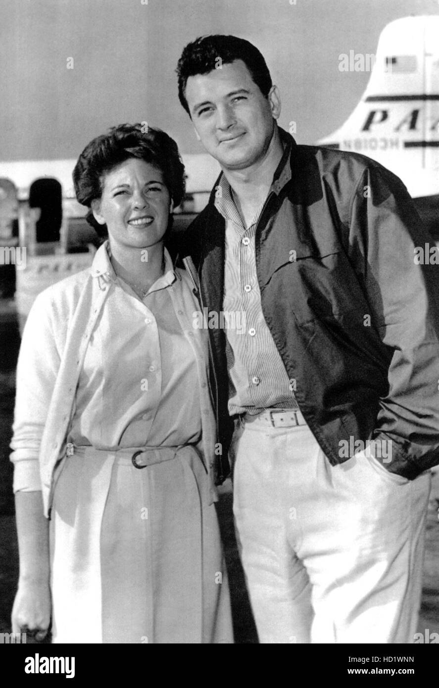PHYLLIS GATES avec mari Rock Hudson à l'aéroport de Miami, en route