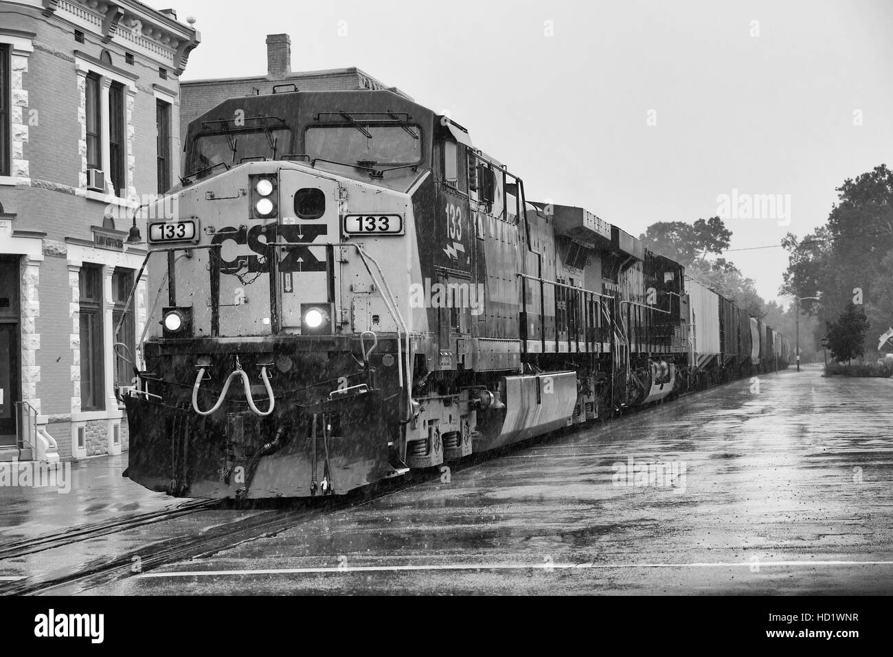 Train de fret sur la rue Main, La Grange, Oldham County, Kentucky, USA. Banque D'Images