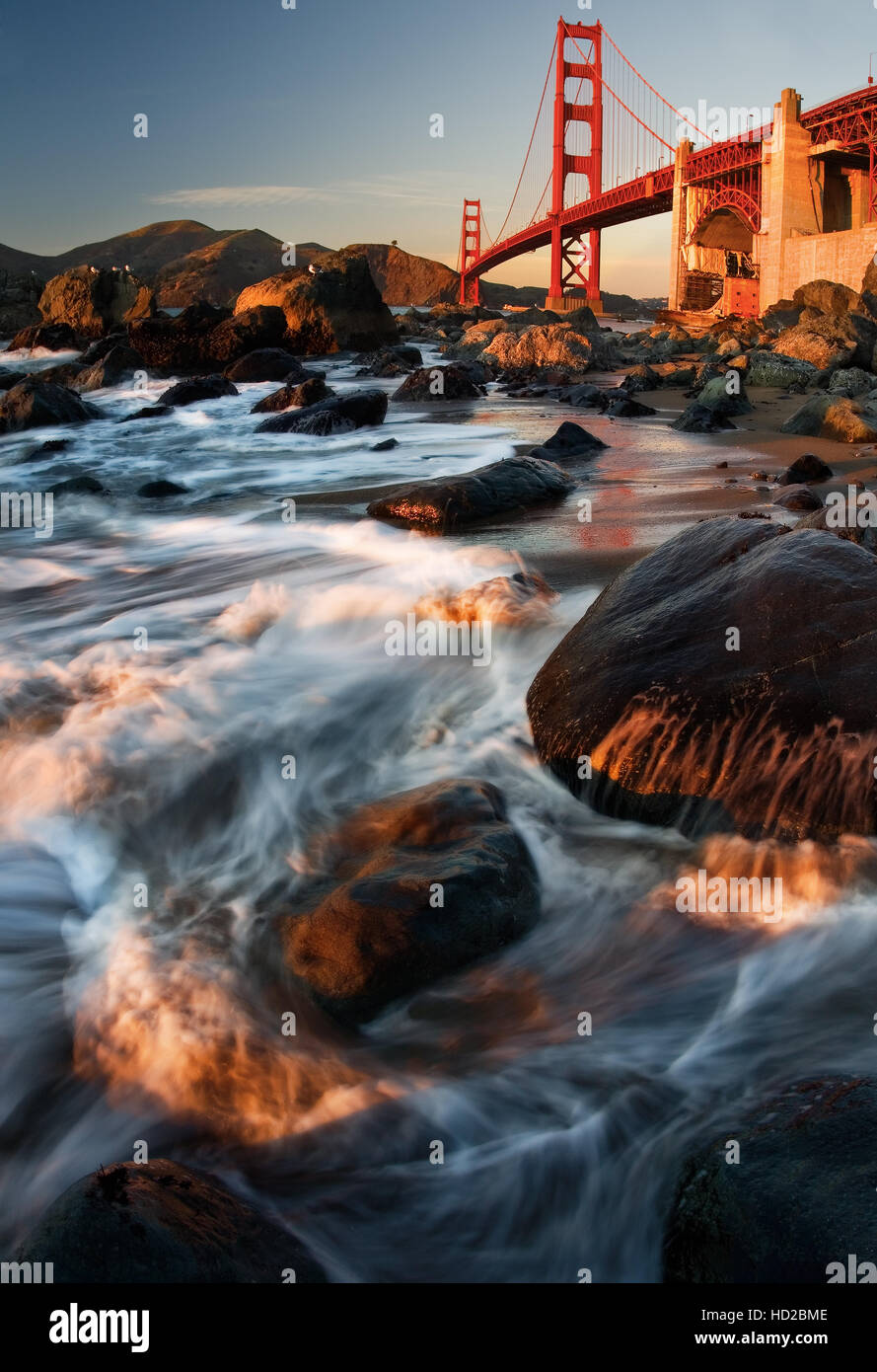 Le Golden Gate Bridge au coucher du soleil Banque D'Images