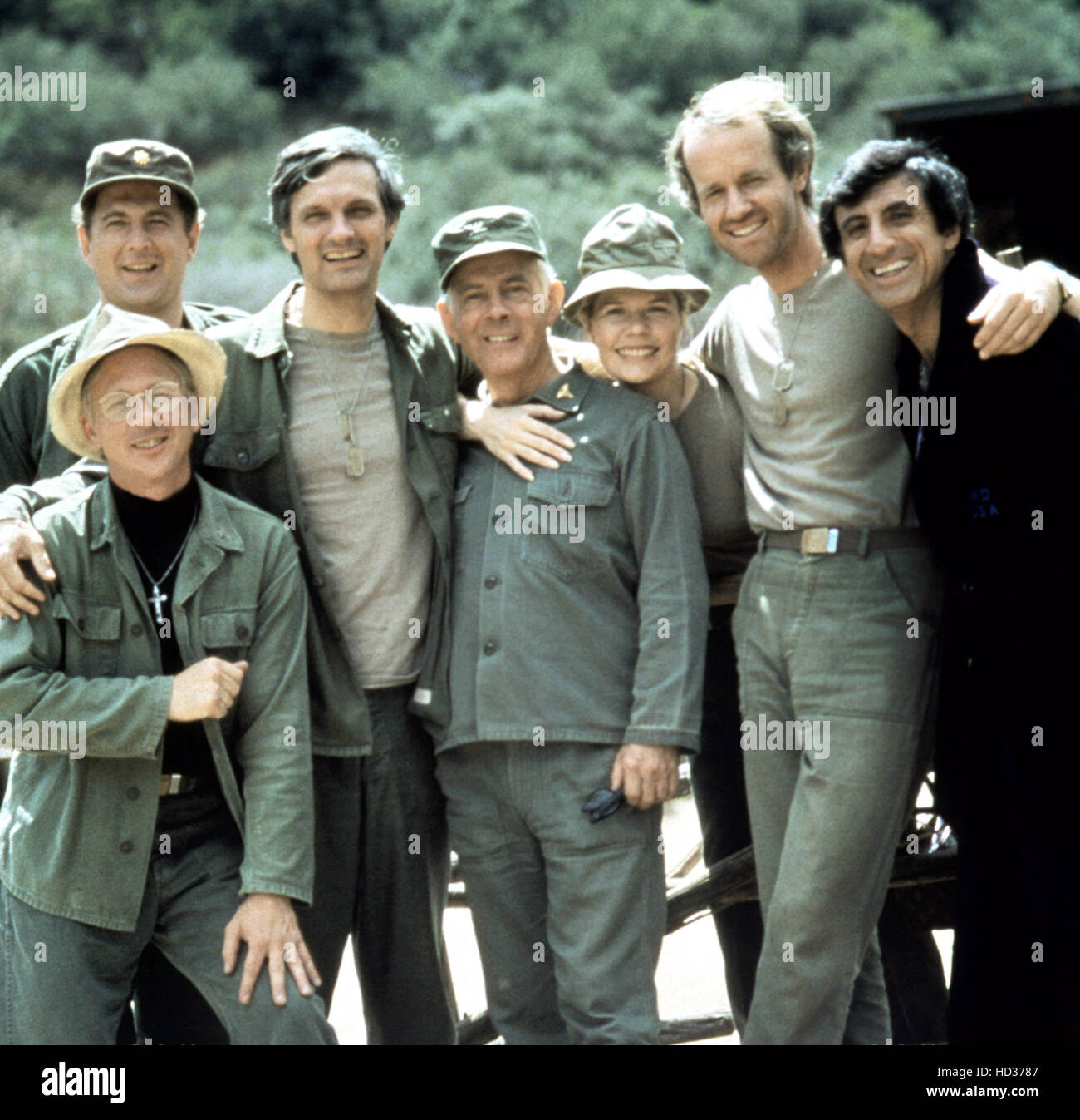 MASH (aka M*A*S*H), à partir d'en bas à gauche William Christopher(01)