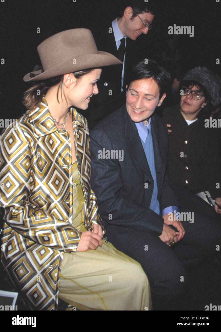 K.D. Lang, Leisha Hailey et habillé en Prada, Miu Miu Fashion Week de Show,  New York, octobre 1996, photo par Sean Roberts Photo Stock - Alamy