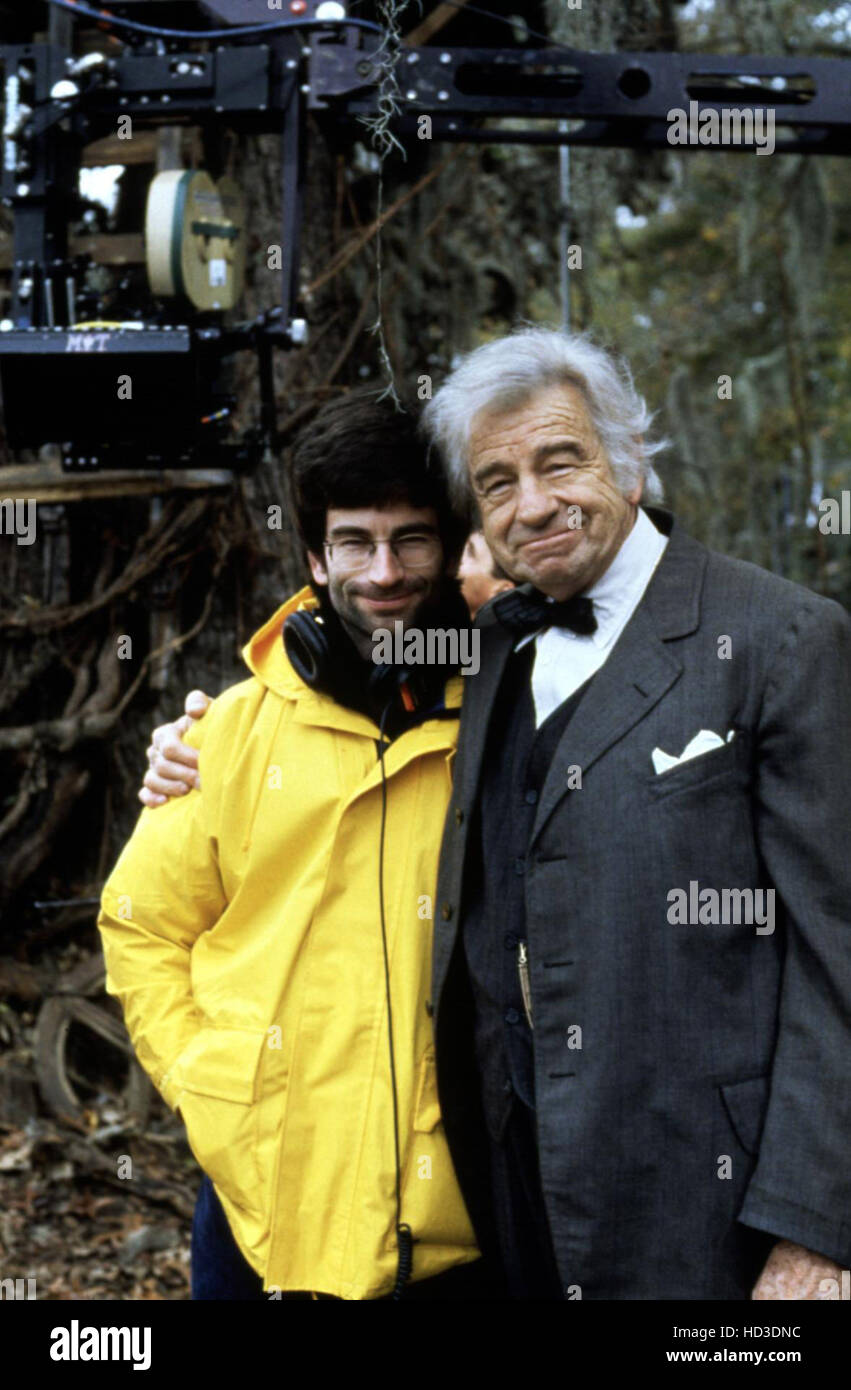 Réalisateur CHARLES MATTHAU pose avec son père Walter Matthau pendant la  production de l'HERBE Harp, 1995' Photo Stock - Alamy