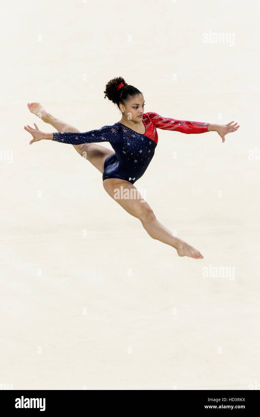 Rio de Janeiro, Brésil. 7 août 2016. Lauren Hernandez (USA) effectue l'exercice au sol au cours de gymnastique féminine à la qualification olympique 2016 S Banque D'Images