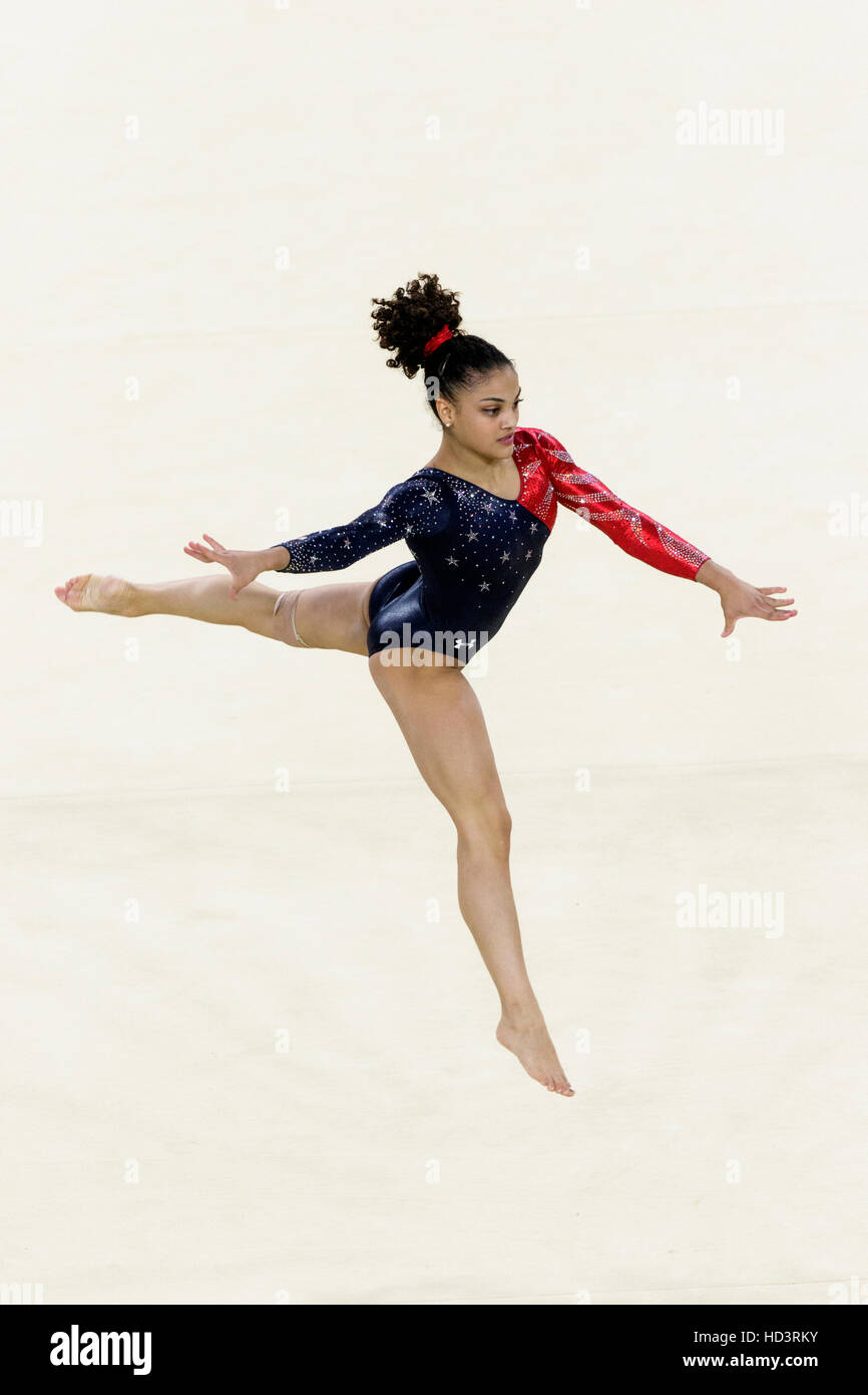 Rio de Janeiro, Brésil. 7 août 2016. Lauren Hernandez (USA) effectue l'exercice au sol au cours de gymnastique féminine à la qualification olympique 2016 S Banque D'Images