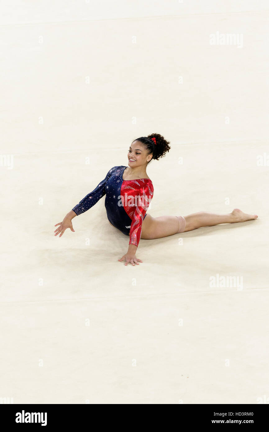 Rio de Janeiro, Brésil. 7 août 2016. Lauren Hernandez (USA) effectue l'exercice au sol au cours de gymnastique féminine à la qualification olympique 2016 S Banque D'Images