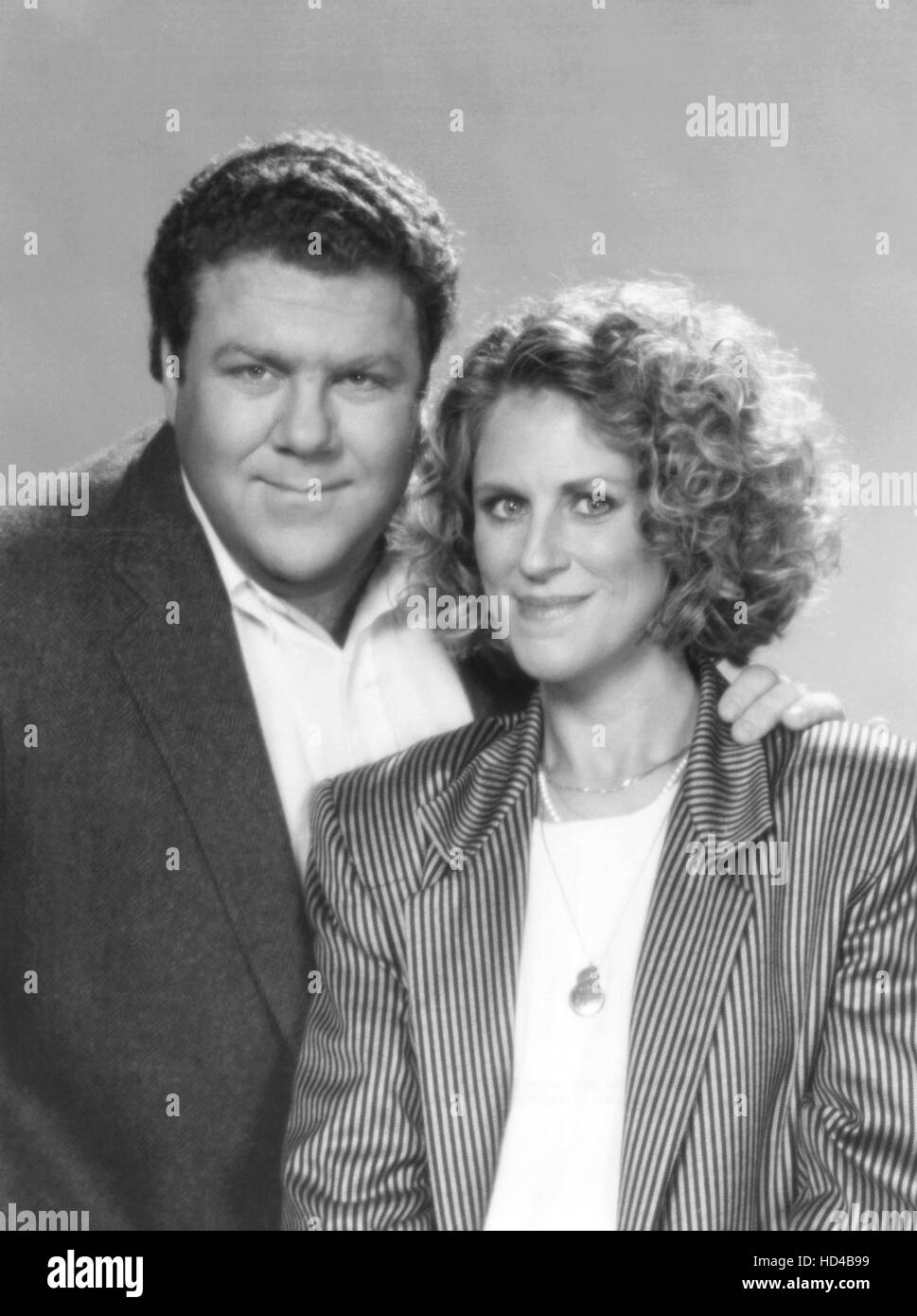 Films Et Séries Tv Avec George Wendt CHEERS, de gauche à droite : George Wendt, Bernadette Birkett, 1982-1993, ©  Courtesy NBC/Everett Collection Photo Stock - Alamy