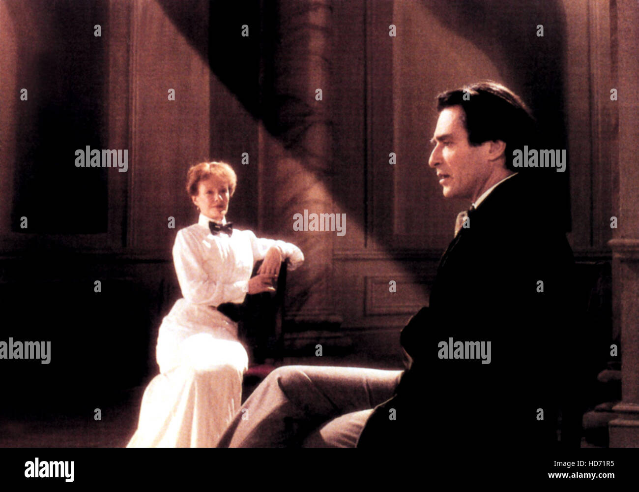 La Bête DANS LA JUNGLE, (aka LA BETE DANS LA JUNGLE), Delphine Seyrig, Sami Frey, 1988. ©FR3 La Bête DANS LA JUNGLE, (aka LA BETE DANS LA JUNGLE), Delphine Seyrig, Sami Frey, 1988. ©FR3