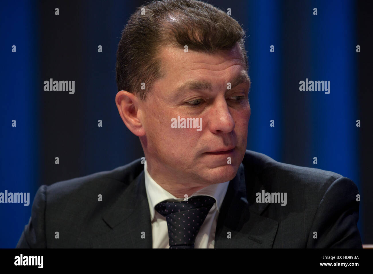 La ministre russe du travail et de la sécurité sociale Maxim Topilin lors de la conférence de presse à Moscou, Russie Banque D'Images