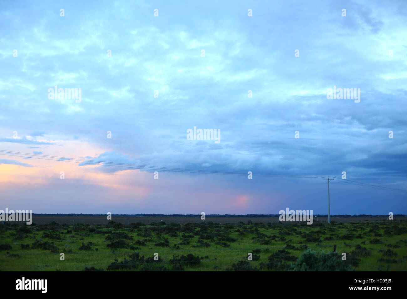 Terrain agricole nuages ciel Australie Banque D'Images