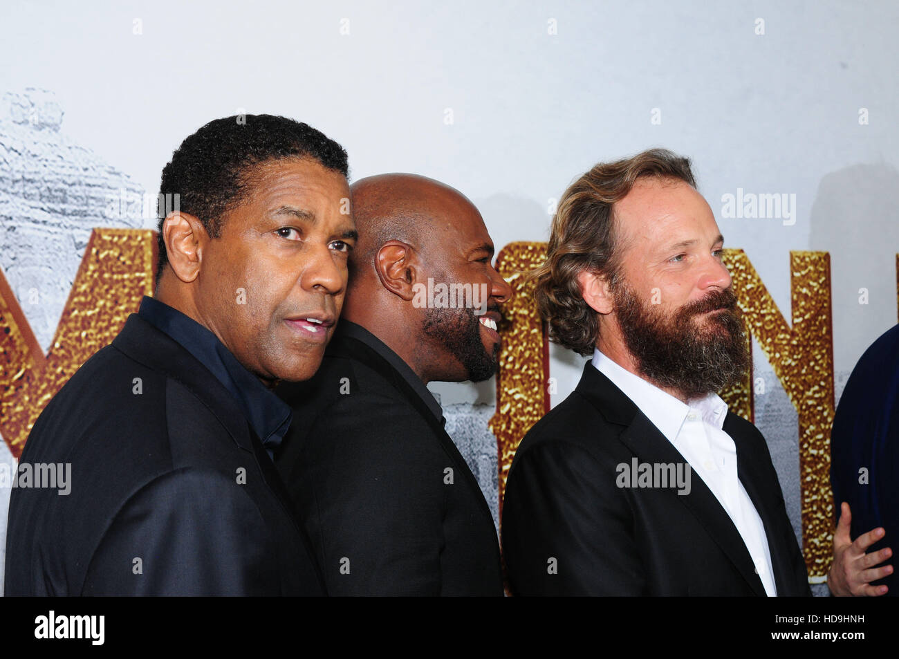 Denzel Washington (à gauche), Antoine Fuqua (centre) et Peter Sarsgaard assistant à la première de New York 'The Magnificent Seven' au Musée d'Art Moderne de New York. Avec : Denzel Washington, Antoine Fuqua, Peter Sarsgaard Où : New York Cit Banque D'Images