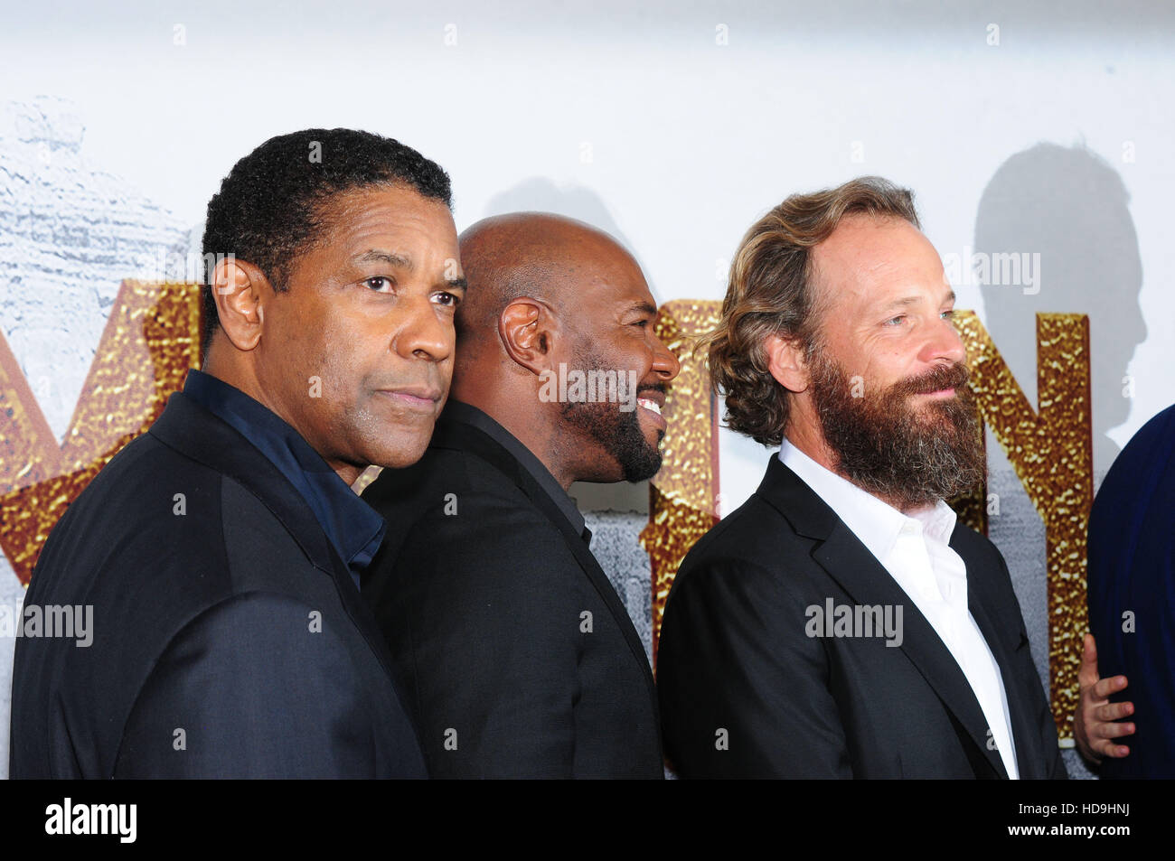 Denzel Washington (à gauche), Antoine Fuqua (centre) et Peter Sarsgaard assistant à la première de New York 'The Magnificent Seven' au Musée d'Art Moderne de New York. Avec : Denzel Washington, Antoine Fuqua, Peter Sarsgaard Où : New York Cit Banque D'Images