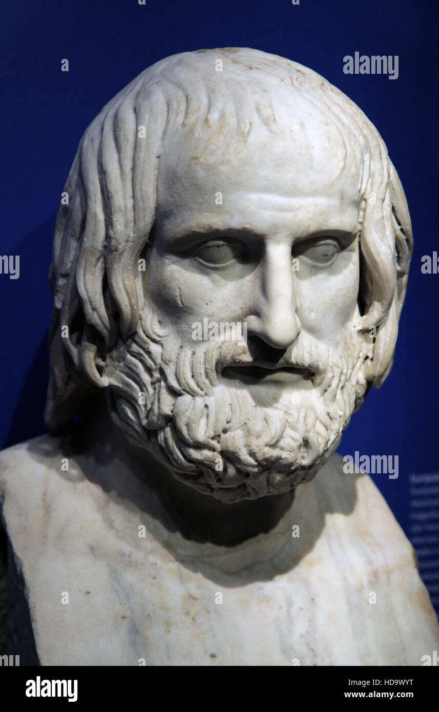 Buste de portrait en marbre romain antique du célèbre poète tragique grec Euripide (c. 480–406 av. J.-C.), datant du IIe au IIIe siècle de notre ère. Banque D'Images