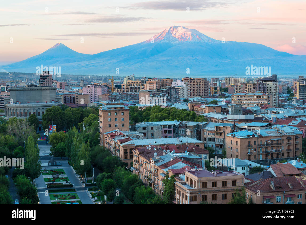 Le mont Ararat et Erevan vue de Cascade au lever du soleil, Erevan, Arménie, Moyen-Orient, Asie Banque D'Images