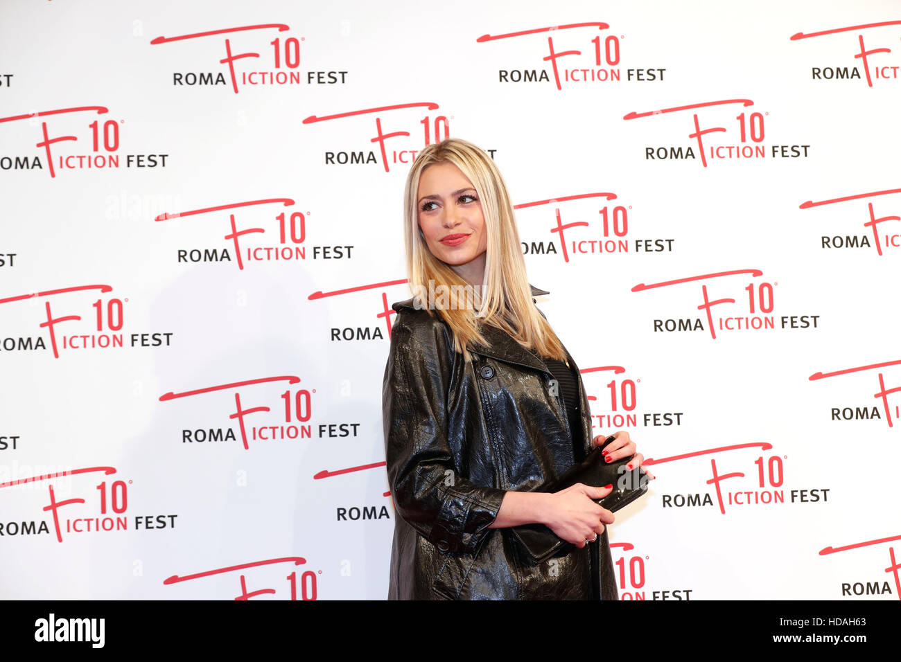 Rome, Italie. 9 Décembre, 2016. Martina Stella assiste au tapis rouge pour 'Amore pensaci tu' © Fulvio Dalfelli/Alamy Live News Banque D'Images