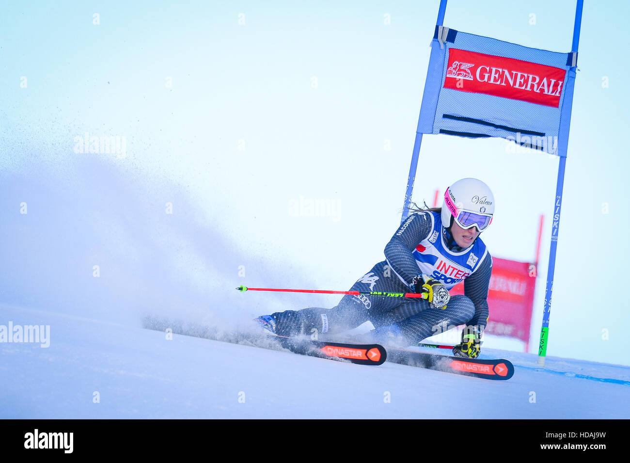 Sestriere, Italie. 10 Décembre, 2016. Les femmes AUDI FIS Coupe du Monde de Slalom géant à Sestrières sur la pente de Kandahar, athlète bib 17 Nadia Fanchini LIR. Damiano Benedetto/ Alamy Live News Banque D'Images