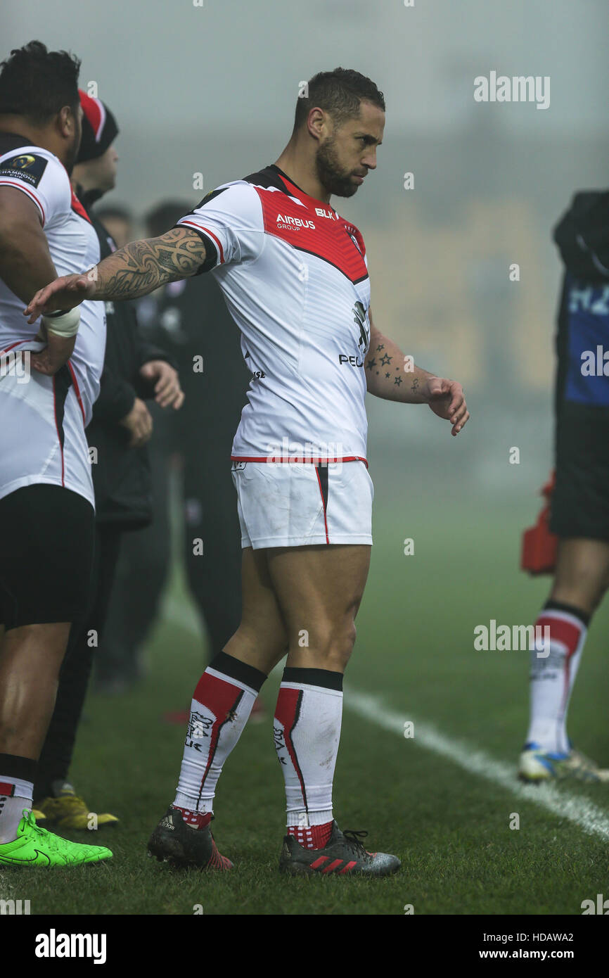 Parme, Italie. 10 Décembre, 2016. Stade Toulousain Luke McAlister demi-volée à la fin du match contre zèbre dans la Coupe des Champions d'incident enregistrées©Massimiliano Carnabuci/Alamy news Banque D'Images