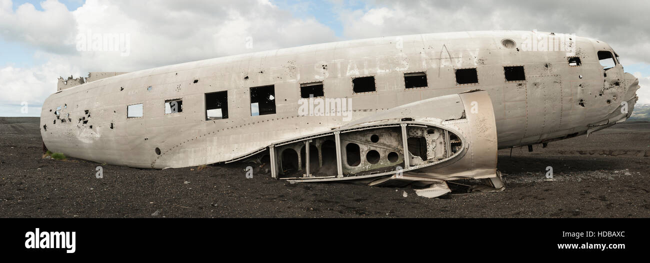 Islande - Solheimasandur - United States Navy DC-3 avion vue latérale de l'épave panorama, image panoramique, images panoramiques Banque D'Images