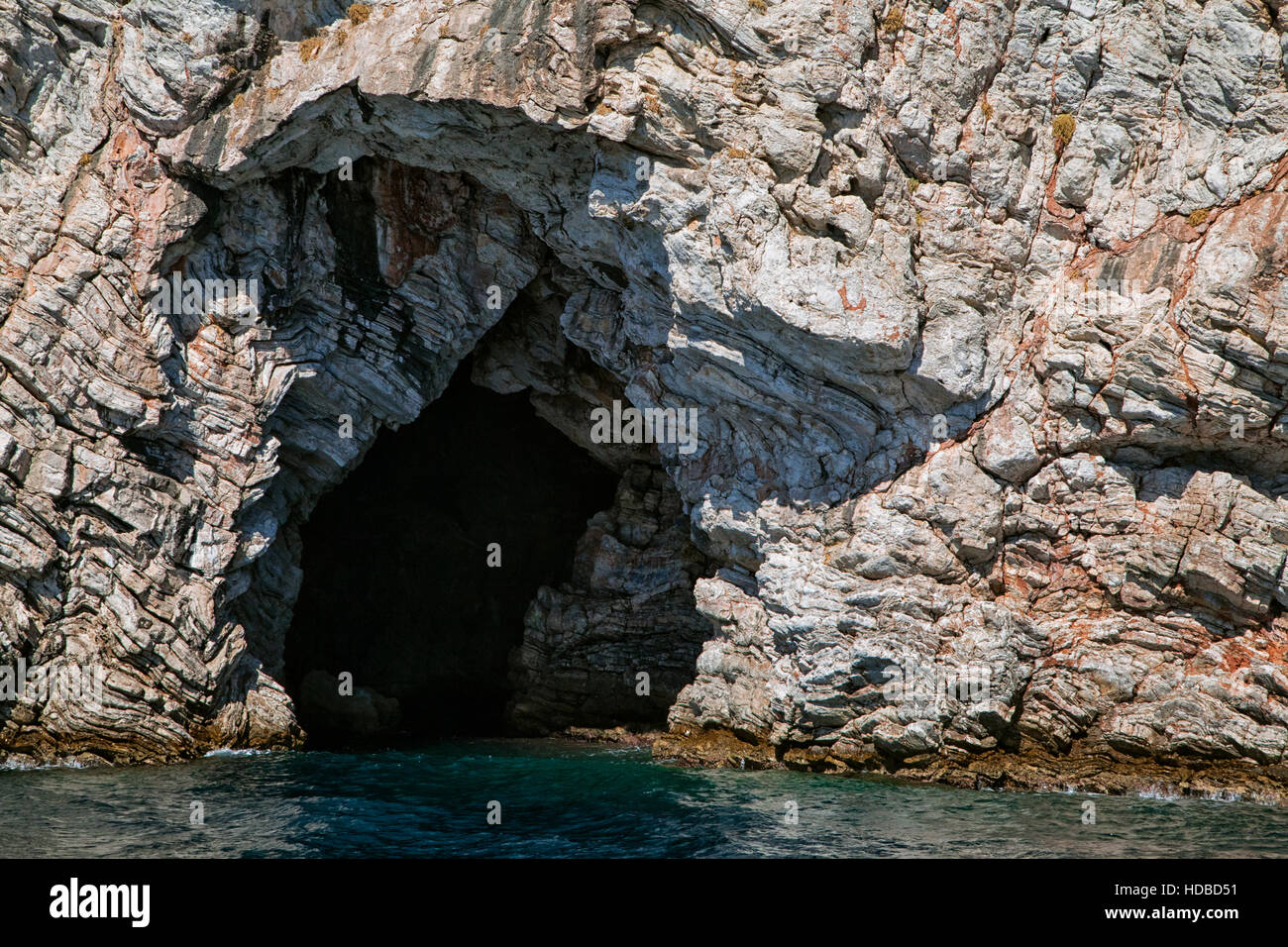 Cave dans une falaise près de Marmaris, Turquie Banque D'Images
