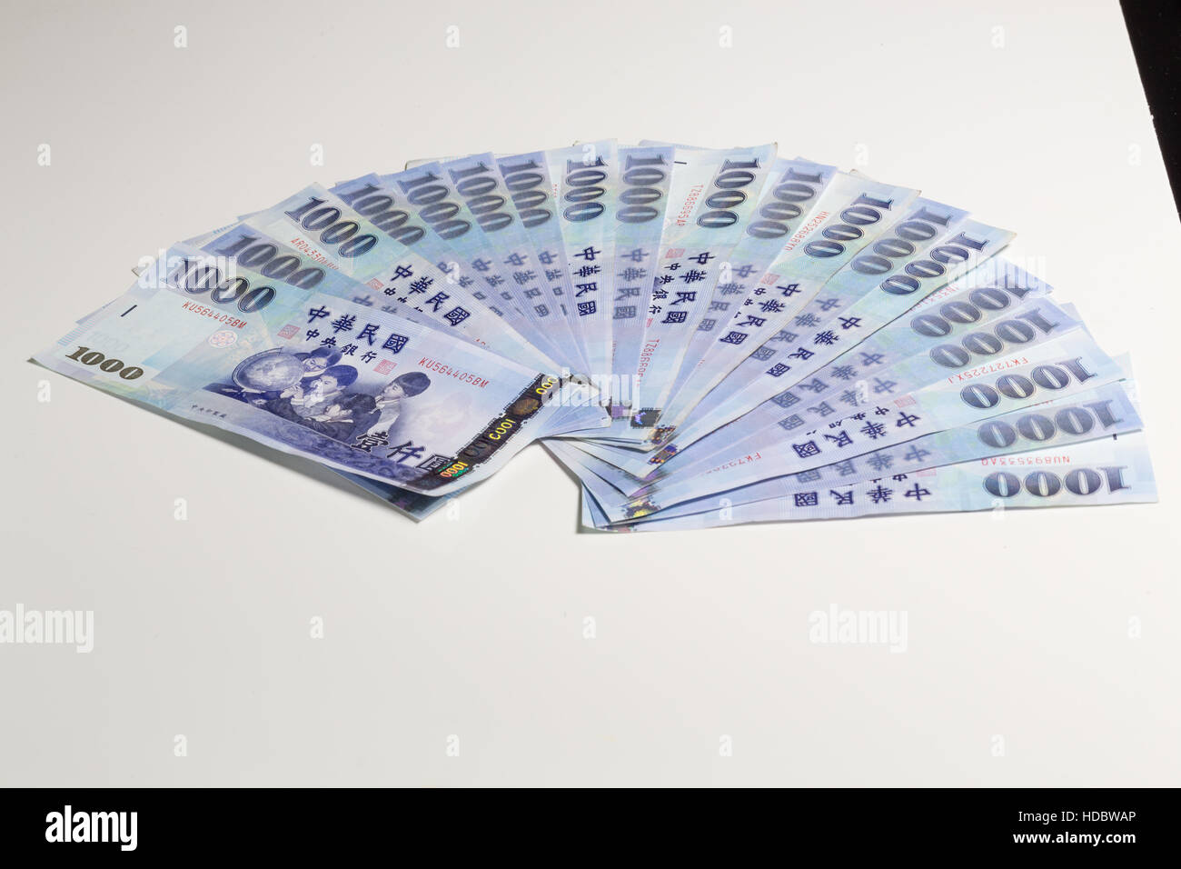 NT de dollars dans un fan sur fond blanc Banque D'Images NT de dollars dans un fan sur fond blanc Banque D'Images