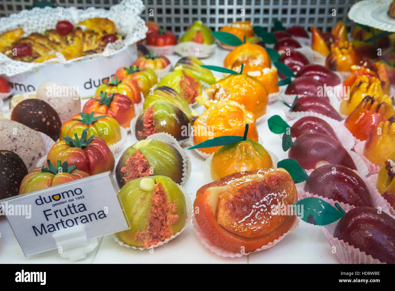 Frutta Martorana, massepain traditionnel des bonbons, Cefalù, Sicile, Italie Banque D'Images