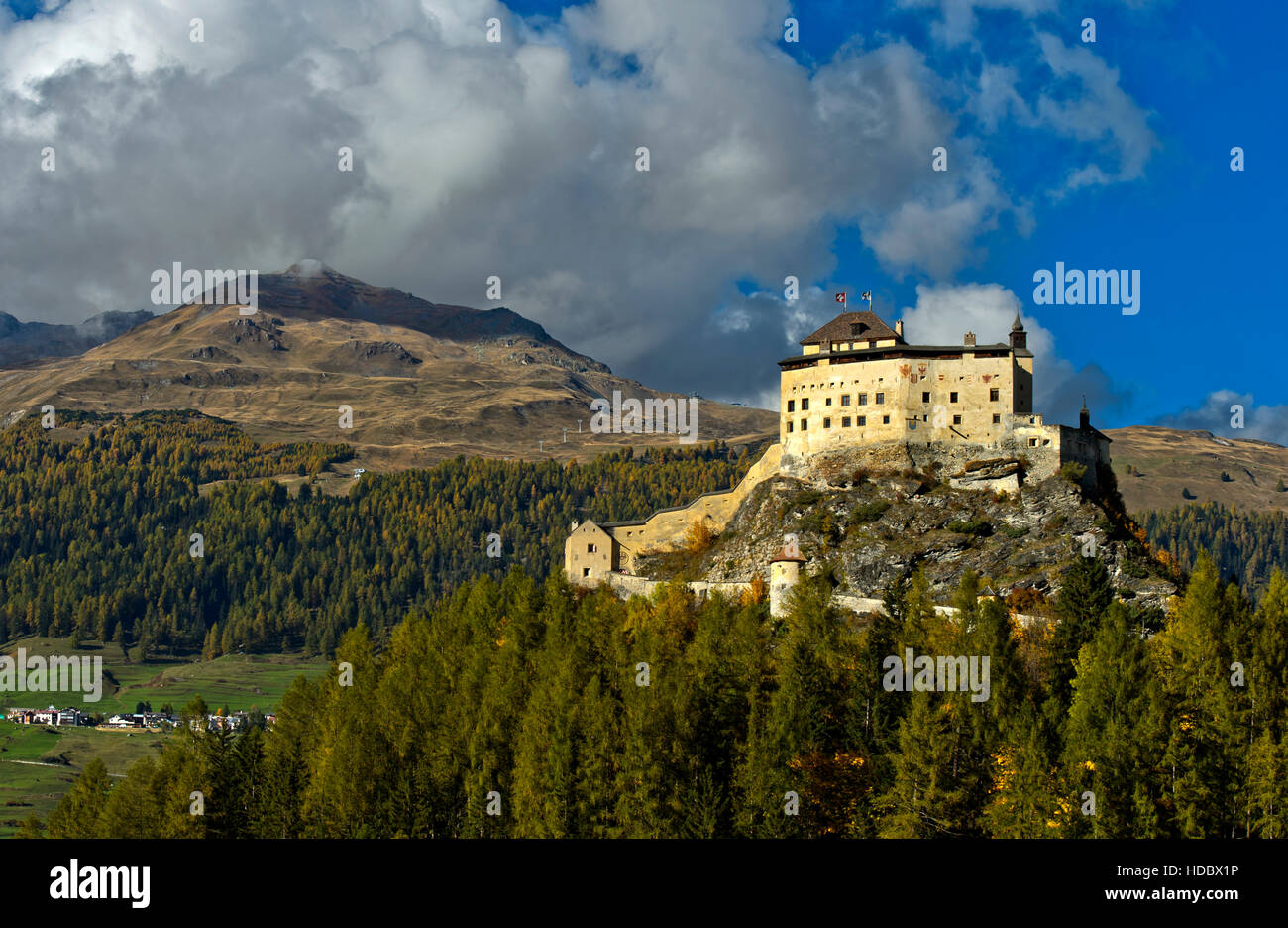 tarasp-castle-banque-de-photographies-et-d-images-haute-r-solution