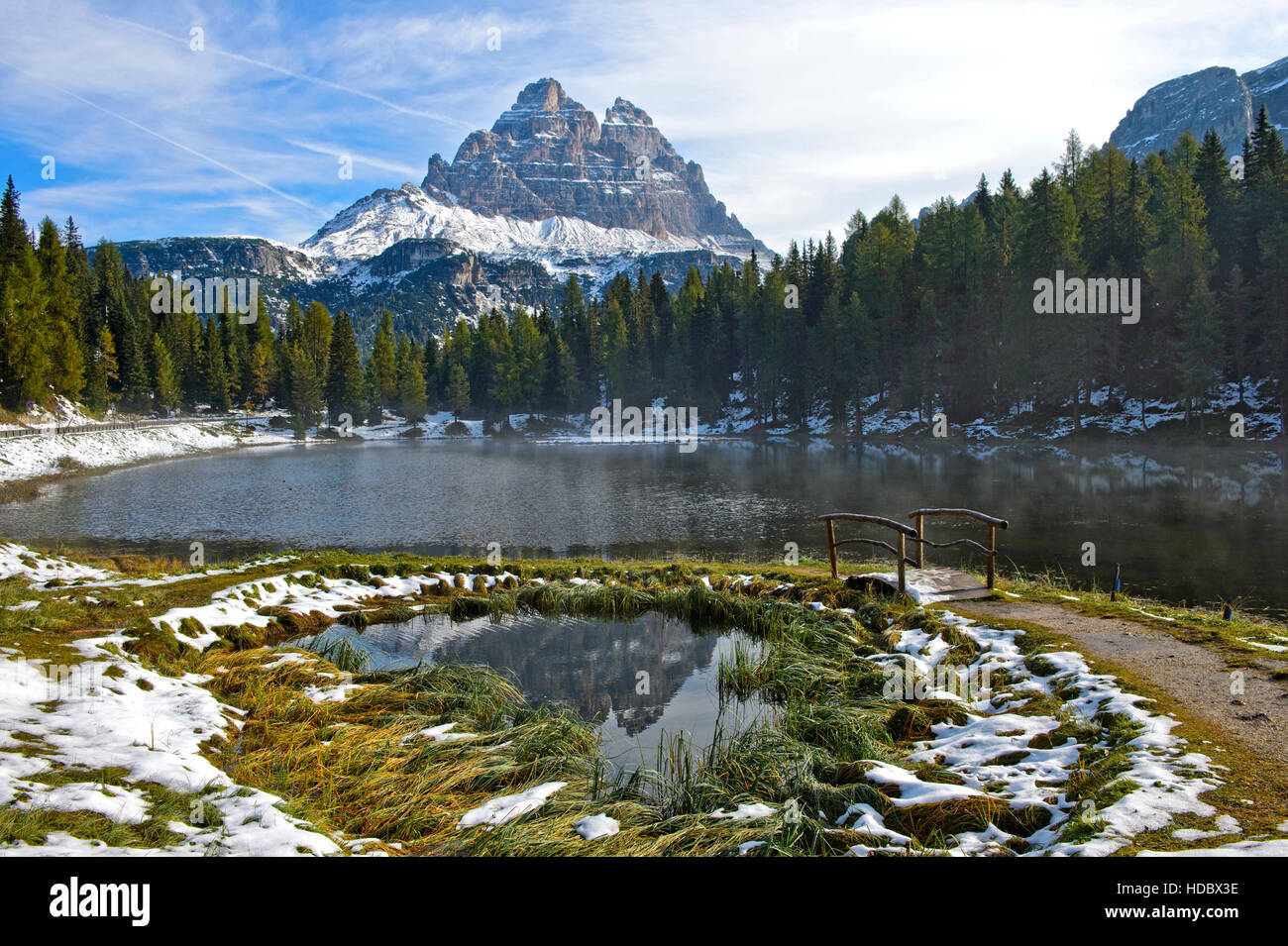 Première neige au lac Lago Antorno Antorno, avec Monte Piana, Sexten Dolomites, AURONZO di Cadore, Tyrol du Sud, l'Alto Adige, Italie Banque D'Images