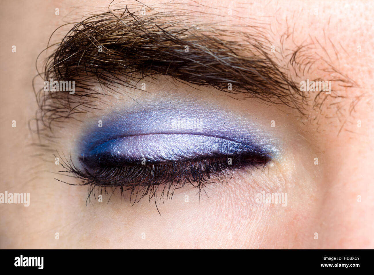 L'Oeil de l'homme transgenre avec Make Up Banque D'Images