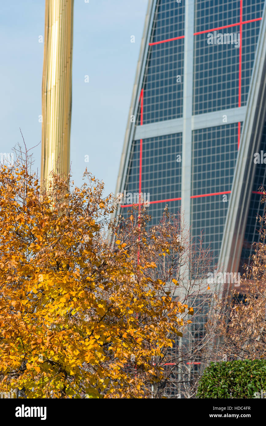 Puerta de Europa à Madrid, Espagne. Aussi connu comme des tours Kio (Torres Kio). Banque D'Images