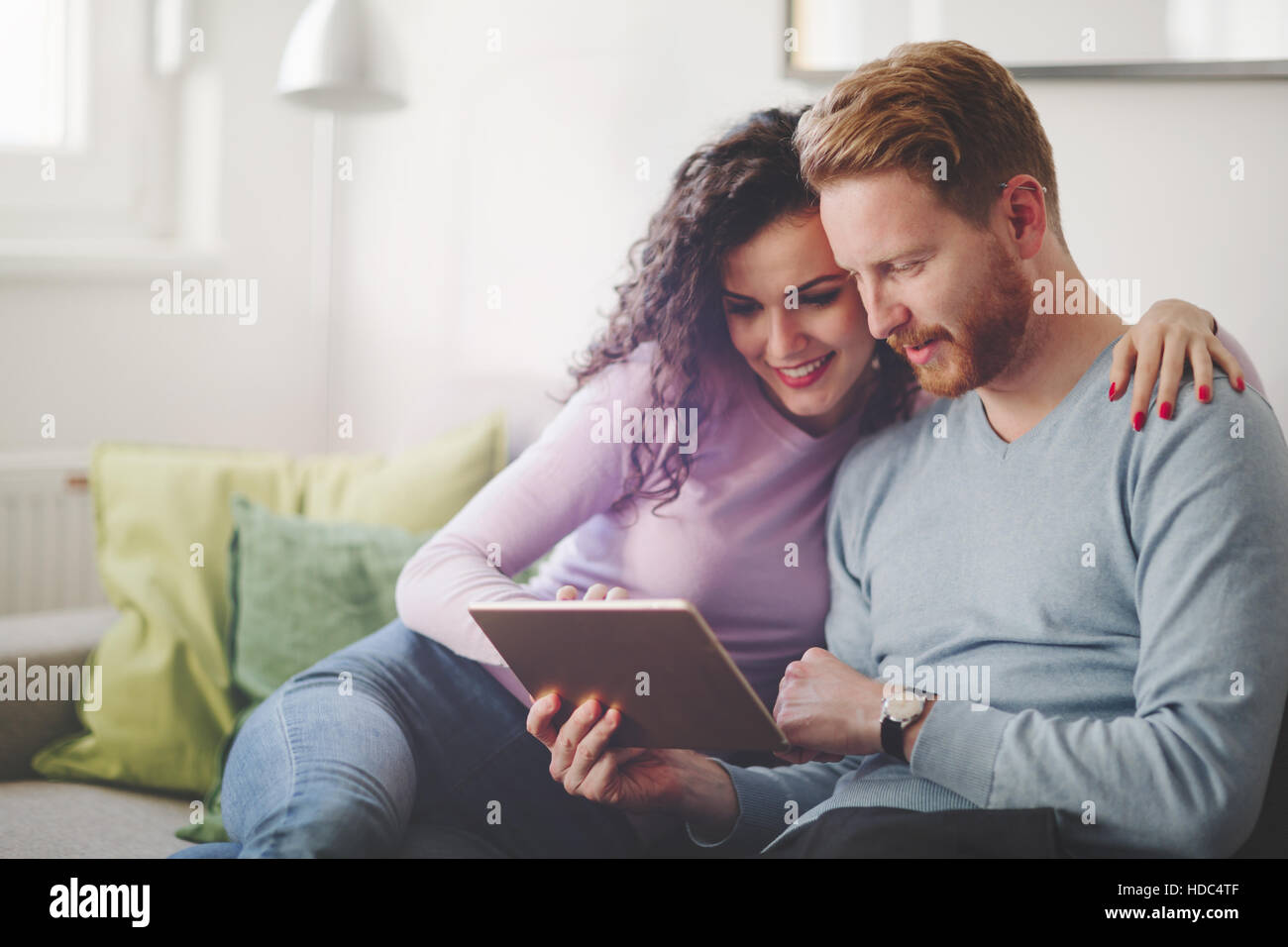 Couple in love hugging and smiling at home Banque D'Images