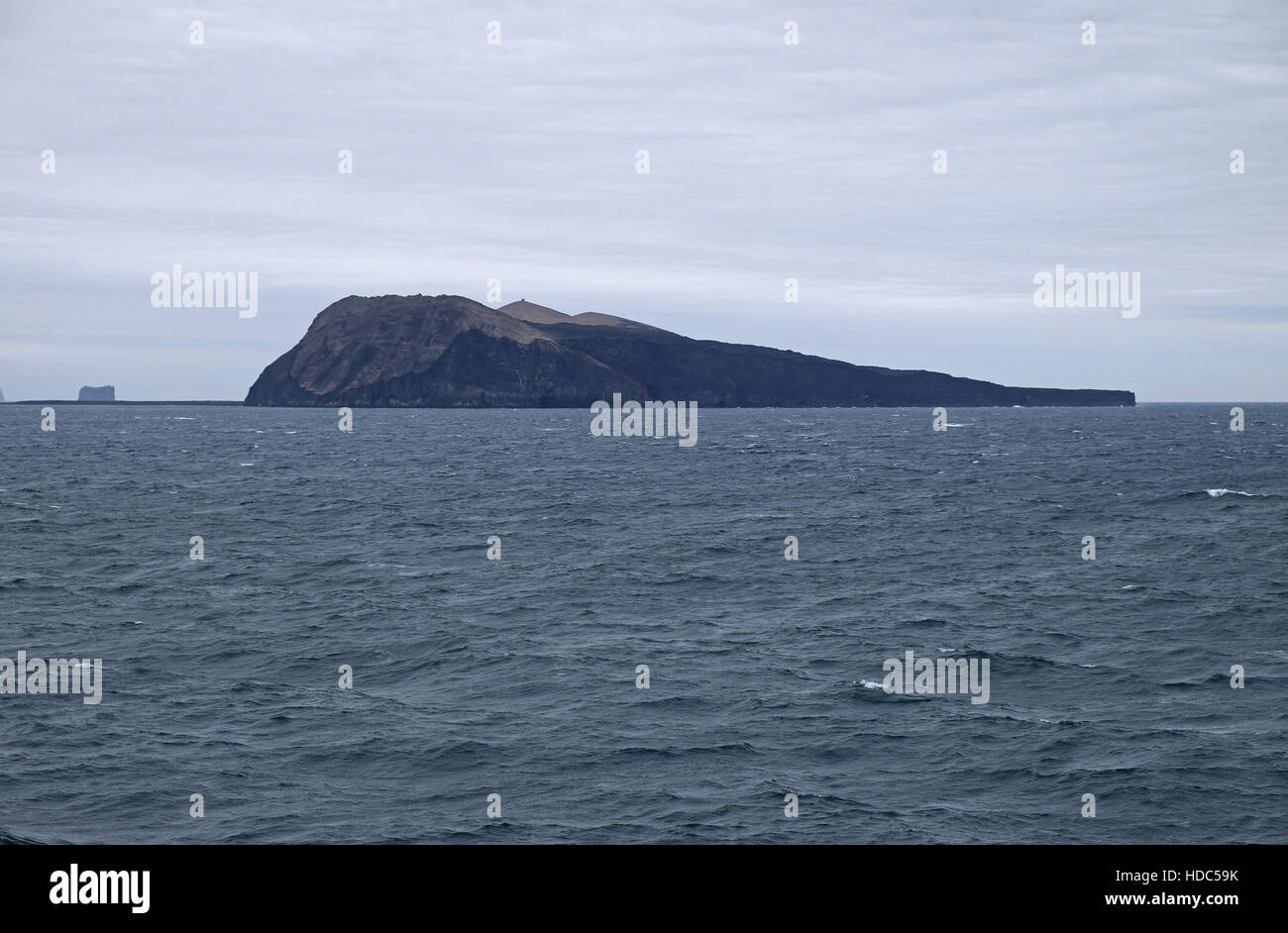L'île de surtsey relativement nouvelle, formée par une éruption d'une durée de 1963 à 1967, l'archipel vestmannaeyjar, le sud de l'Islande. Banque D'Images