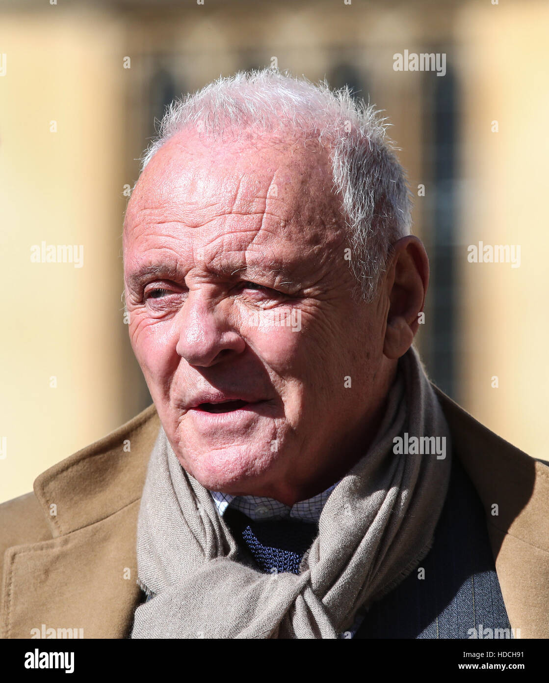 Sir Anthony Hopkins et Laura Haddock sur l'ensemble des transformateurs:Le dernier chevalier en Oxford comprend : Sir Anthony Hopkins Où : Oxford, Royaume-Uni Quand : 23 Oct 2016 Banque D'Images