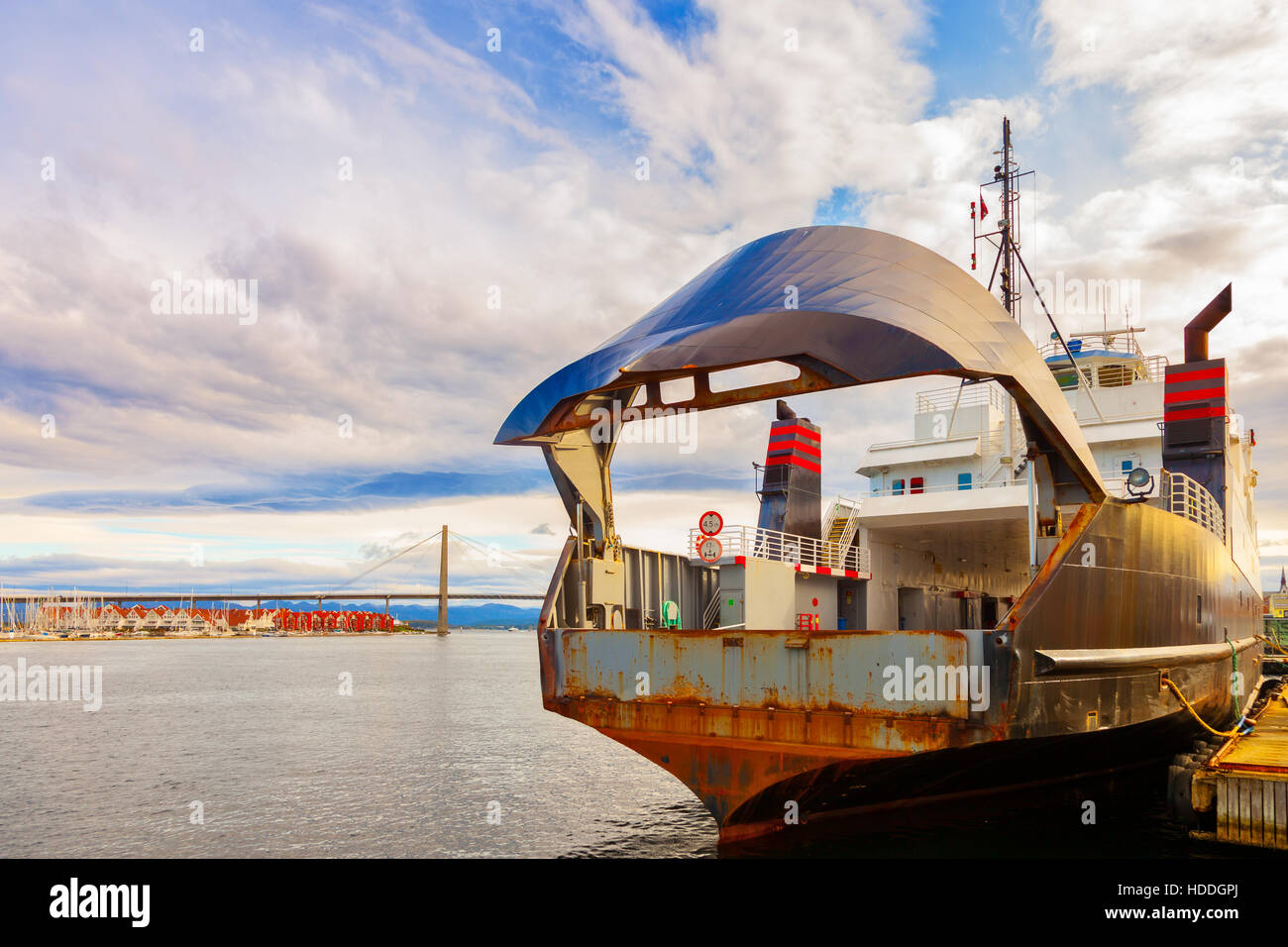 Livré avec l'arc portes ouvertes attendent d'être chargés dans le port de Stavanger, Norvège. Banque D'Images