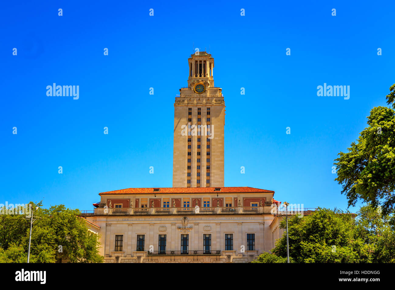 Austin, Texas, USA - 6 juin 2016 : Le bâtiment principal (connu familièrement comme la tour) est une structure au centre de l'Université du Texas à Aust Banque D'Images