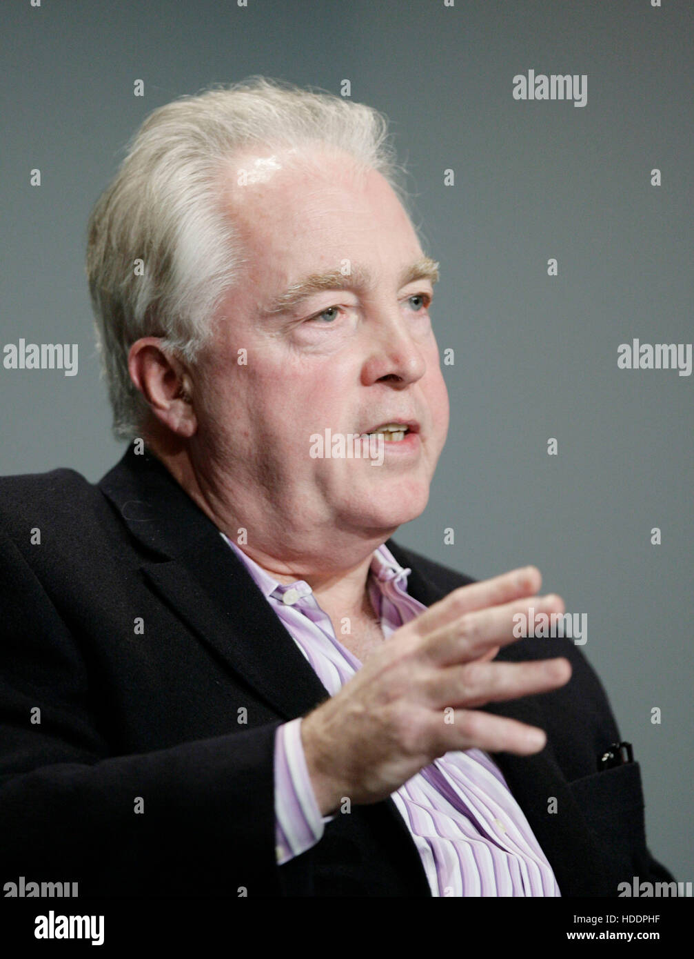 William Holodnak, président et chef de la direction J. Robert Scott, prend la parole lors du 2010 Ernst & Young Forum de croissance stratégique à Palm Desert, Californie, le 11 novembre 2010. Photo par Francis Specker Banque D'Images