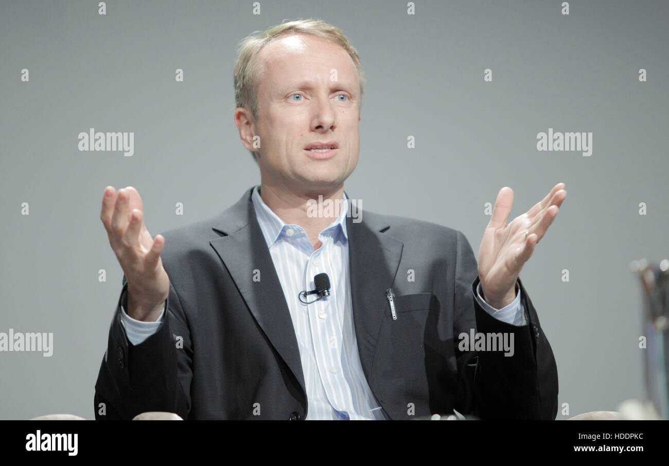 Guido Jouret, directeur de la technologie de technologies émergentes de Cisco Systems Inc., qui fournit des logiciels de gestion de l'environnement et de l'énergie, prend la parole lors du 2010 Ernst & Young Forum de croissance stratégique à Palm Desert, Californie, le 11 novembre 2010. Photo par Francis Specker Banque D'Images