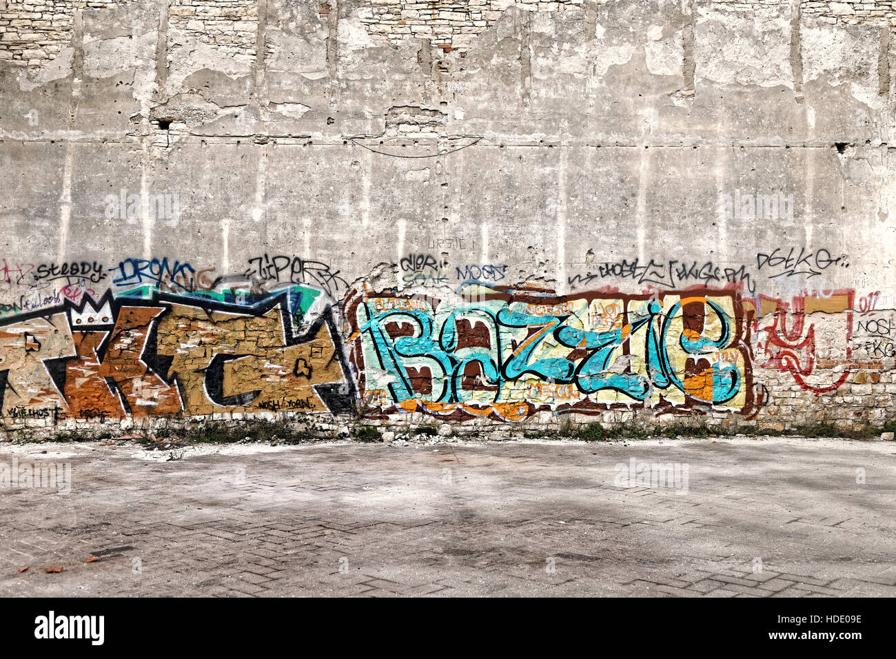 Le mur décoré de graffiti abstrait coloré Banque D'Images