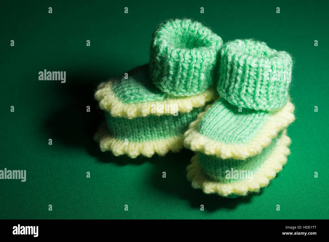 Bébé, chaussures, chaussettes, vert Banque D'Images