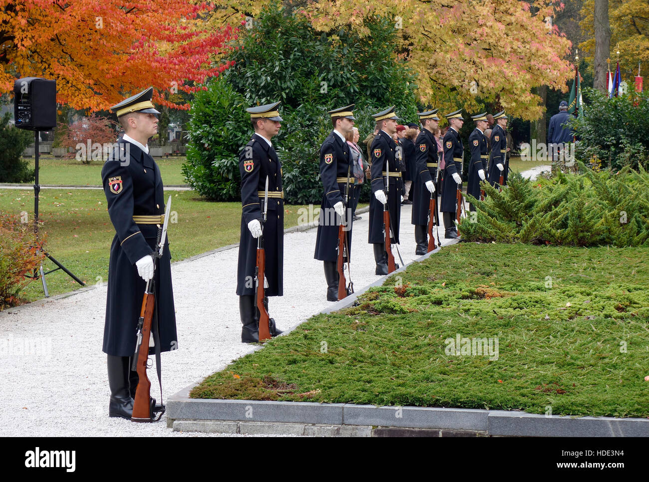 Un peloton de garde militaire slovène bordée Photo Stock - Alamy