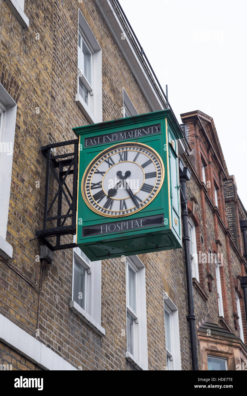 Fin de l'hôpital maternité horloge memorial sur Commercial Road à Whitechapel dans l'Est de Londres Banque D'Images