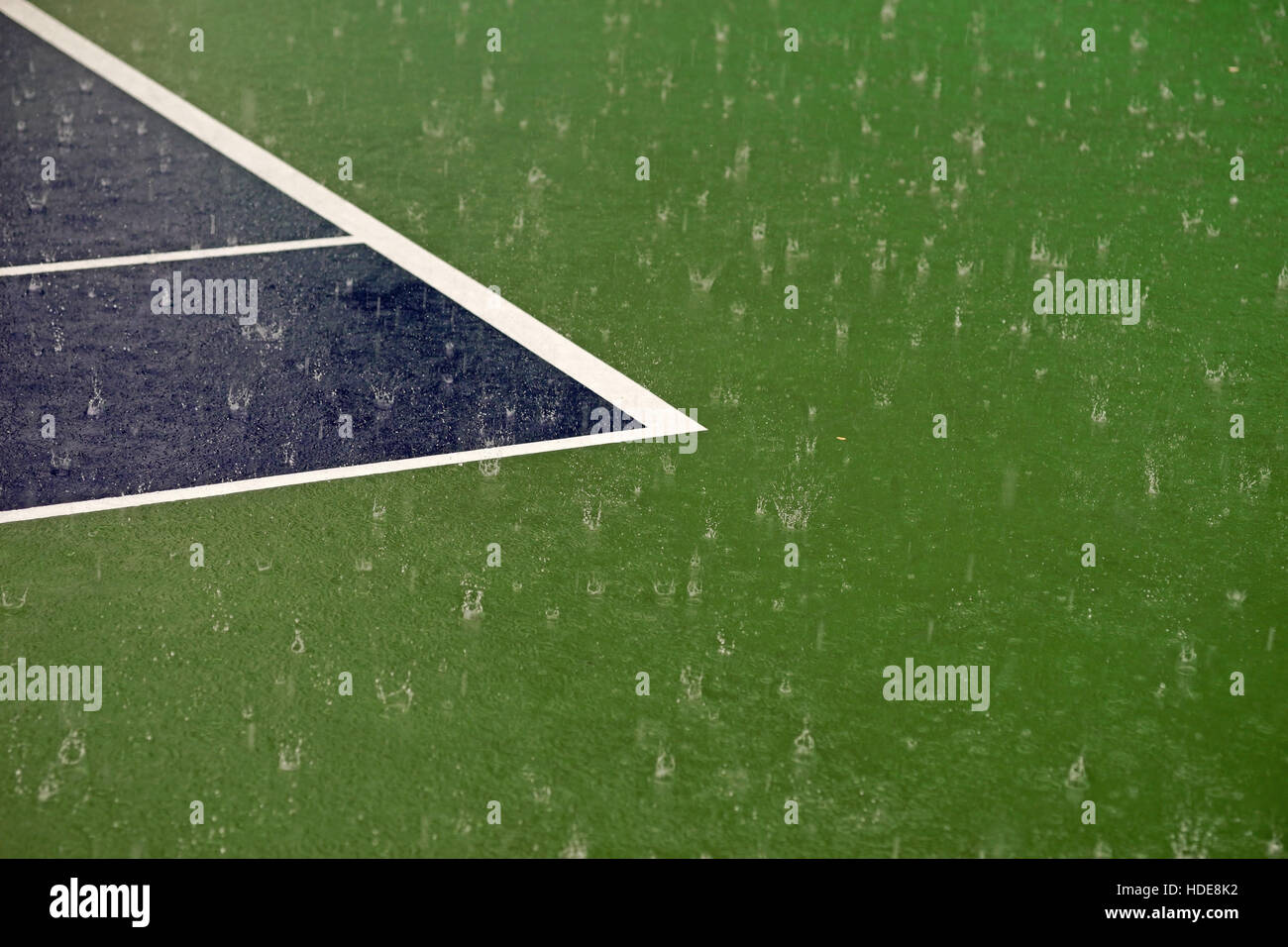 Les fortes pluies du tennis le concours doit cesser Banque D'Images