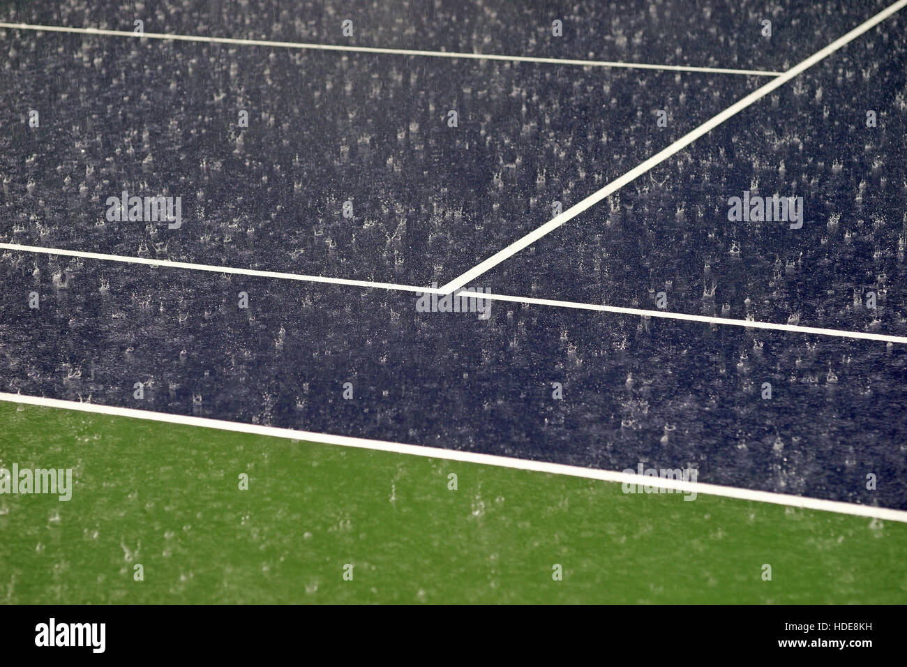 Les fortes pluies du tennis le concours doit cesser Banque D'Images