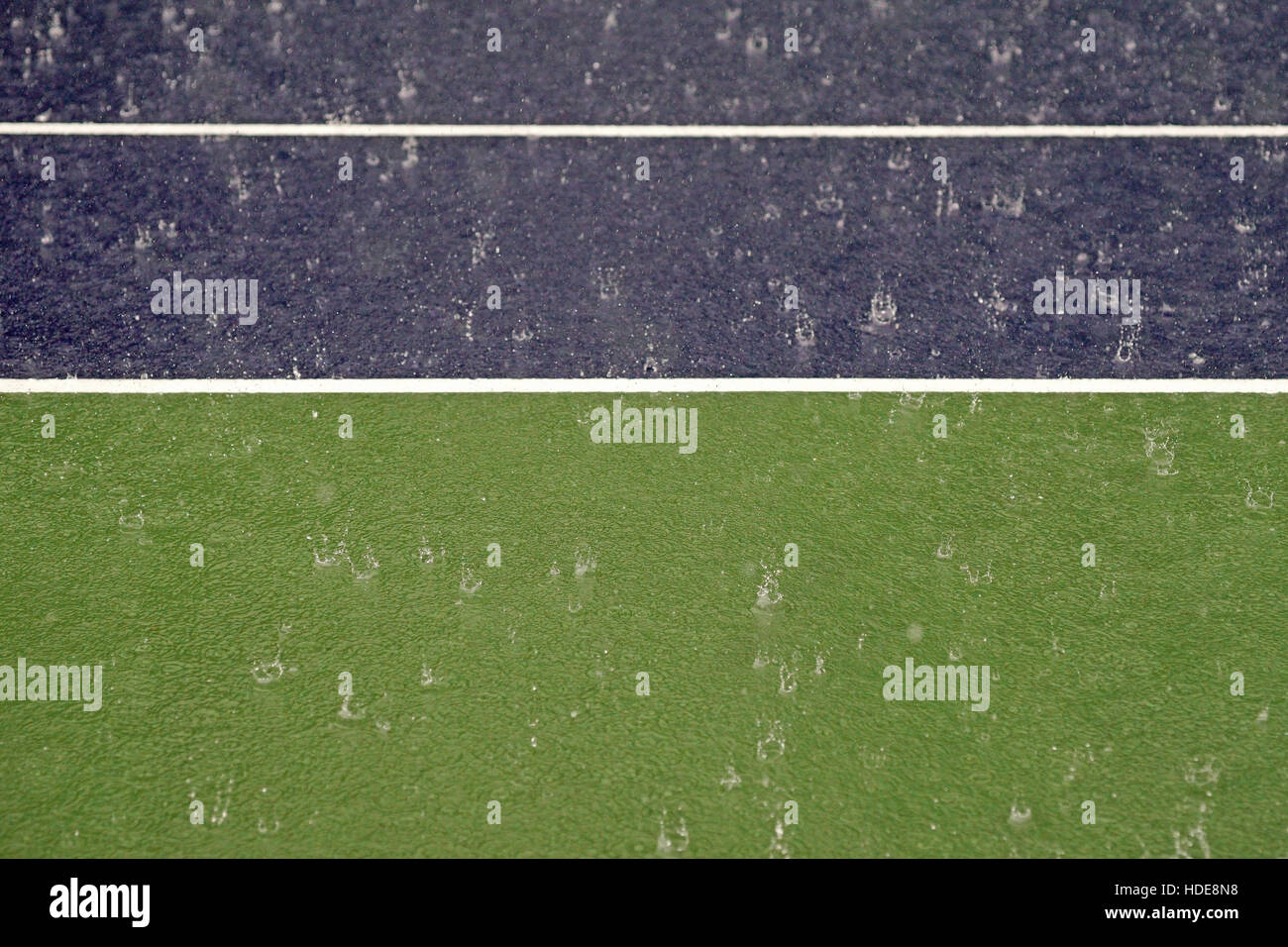 Les fortes pluies du tennis le concours doit cesser Banque D'Images