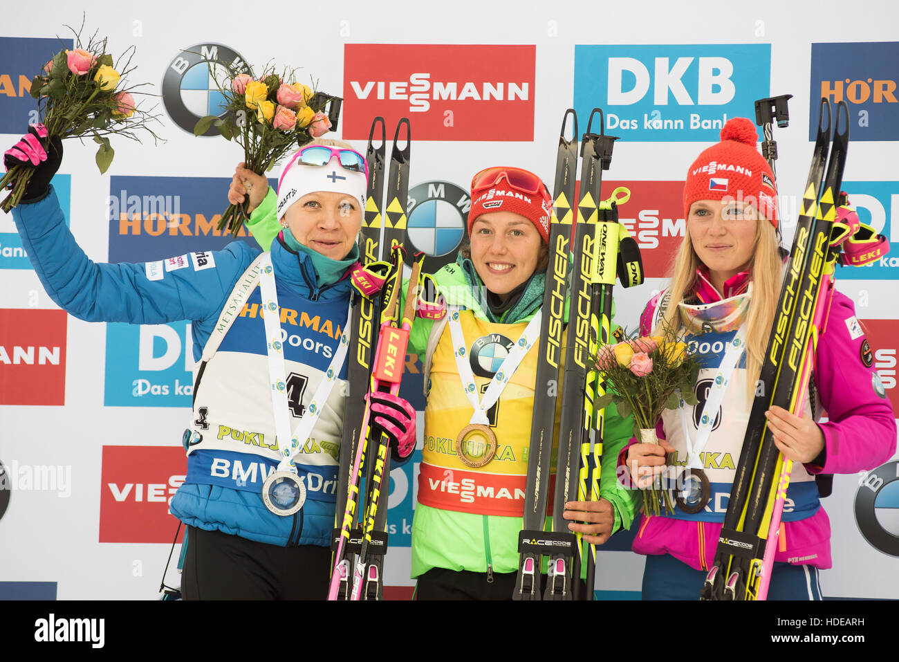 Pokljuka, la Slovénie. 11Th Feb 2016. De gauche à droite : Kaisa Makarainen de Finlande, Laura Dahlmeier d'Allemagne et de République tchèque Eva Puskarcikova einners des femmes 10 km poursuite Biathlon à la Coupe du Monde de Pokljuka © Rok Rakun/Pacific Press/Alamy Live News Banque D'Images