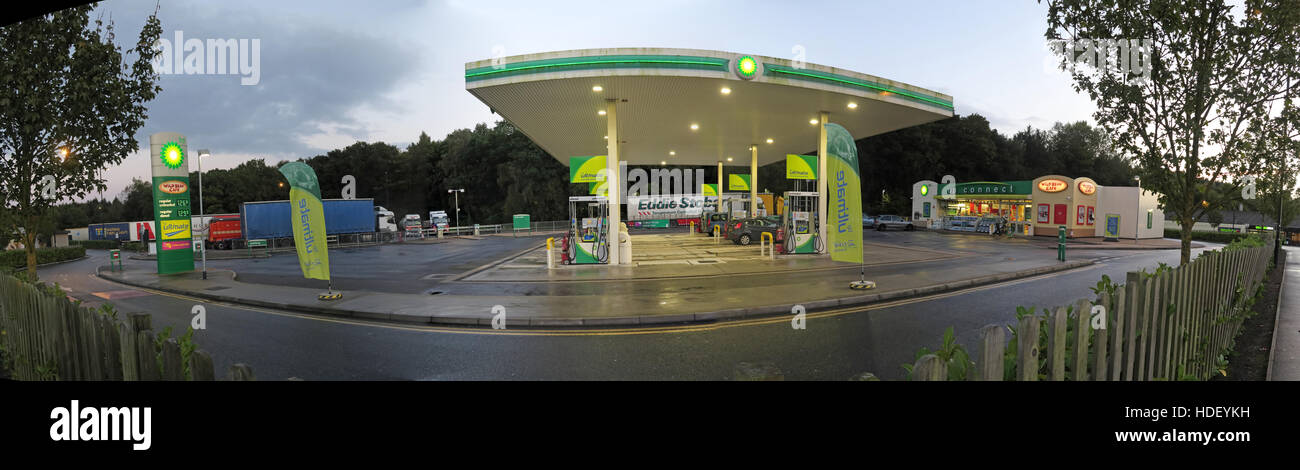 Station service BP,Panorama,M5,Angleterre,Gloucester UK -crépuscule Banque D'Images