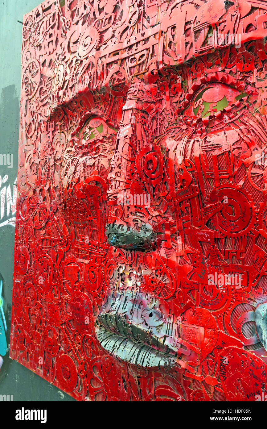 Le visage de l'artiste Kevin Killen, fait partie de la "Si les murs pouvaient parler" projet,l'Ouest de Belfast, Irlande du Nord, Royaume-Uni Banque D'Images